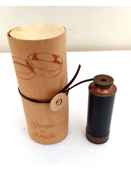 Binocolo-con-astuccio-cilindrico-stile-legno-chiaro