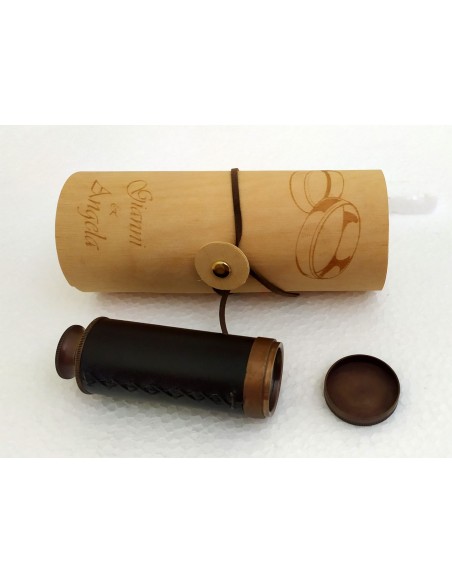 Binocolo-con-astuccio-cilindrico-stile-legno-chiaro-3