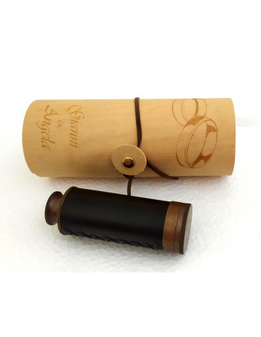 Binocolo-con-astuccio-cilindrico-stile-legno-chiaro-5