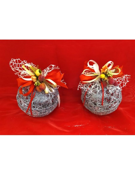 Sfera-decorativa-filigranata-in-ferro-color-argento-con-decorazione-1