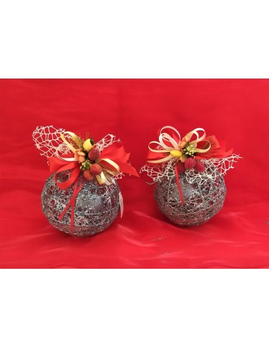 Sfera-decorativa-filigranata-in-ferro-color-argento-con-decorazione-2