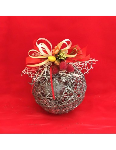 Sfera-decorativa-filigranata-in-ferro-color-argento-con-decorazione