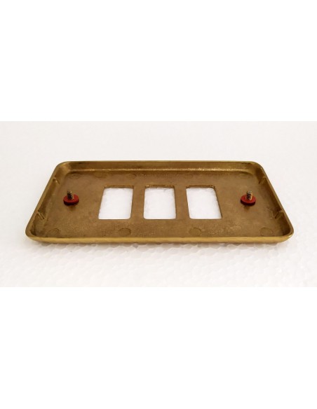 Placca-CAL-in-metallo-ottone-lucido-3-posti-Magic-Art5003-6