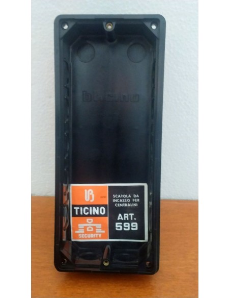 Scatola-ad-incasso-in-plastica-nera-per-centralini-magic-Bticino-originale-Tcc-599-2
