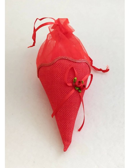 Cono-portaconfetti-laurea-in-tessuto-con-tulle-rosso-e-tirante-3