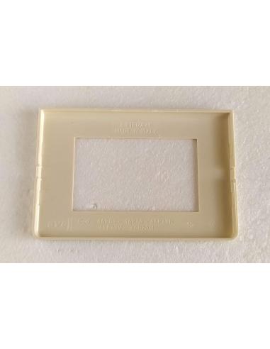 Placca-ave-3-posti-blanc-sistema-45-in-resina-bianco-panna-1