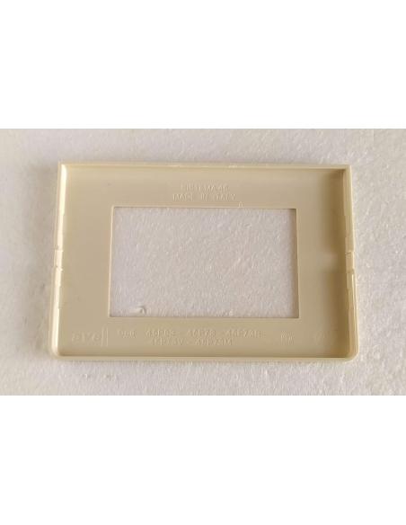 Placca-ave-3-posti-blanc-sistema-45-in-resina-bianco-panna-1