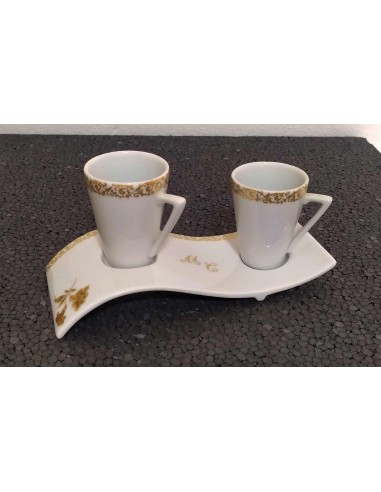Tazzine-caffe-in-coppia-con-piatto-onda-limoge-bianco-e-oro