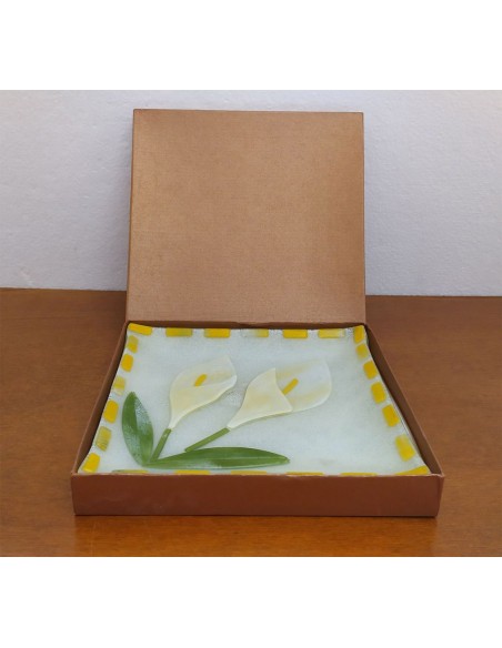 Piatto-quadrato-in-vetro-decorato-con-calle-pressofuse-6