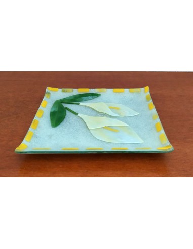 Piatto-quadrato-in-vetro-decorato-con-calle-pressofuse-3