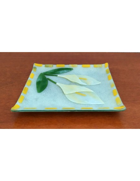Piatto-quadrato-in-vetro-decorato-con-calle-pressofuse-3