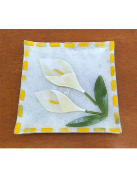 Piatto-quadrato-in-vetro-decorato-con-calle-pressofuse-1