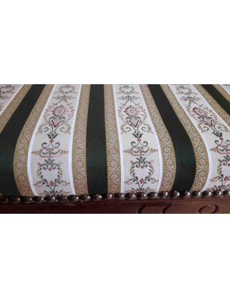 Panchetta-Arte-Povera-in-legno-imbottita-con-braccioli-particolari del tessuto