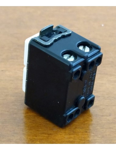 Pulsante-doppio-saliscendi-Bticino-serie-Magic-con-frecce-5