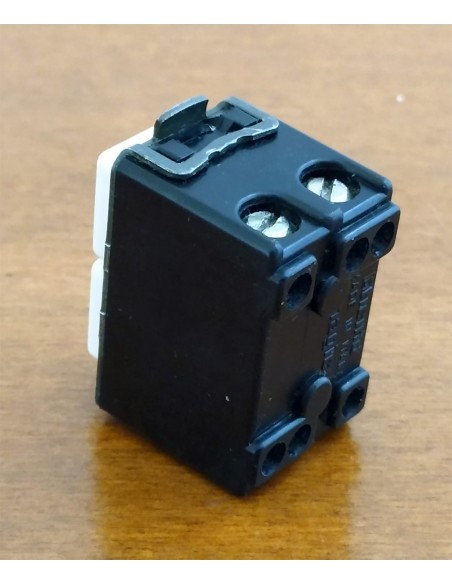 Pulsante-doppio-saliscendi-Bticino-serie-Magic-con-frecce-5