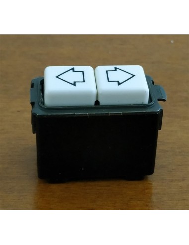 Pulsante-doppio-saliscendi-Bticino-serie-Magic-con-frecce-2