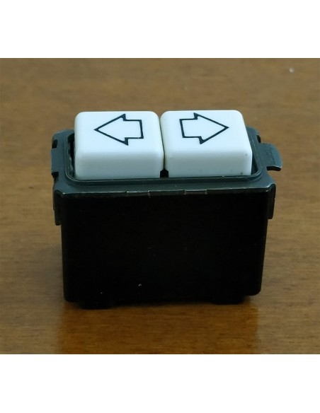 Pulsante-doppio-saliscendi-Bticino-serie-Magic-con-frecce-2