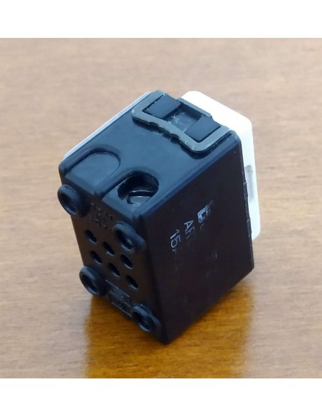 Portafusibile-Bticino-serie-Magic-con-fusibile-Art5088-4