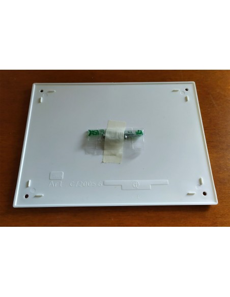 Coperchio-bianco-per-scatole-derivazione-incasso-200x150-1