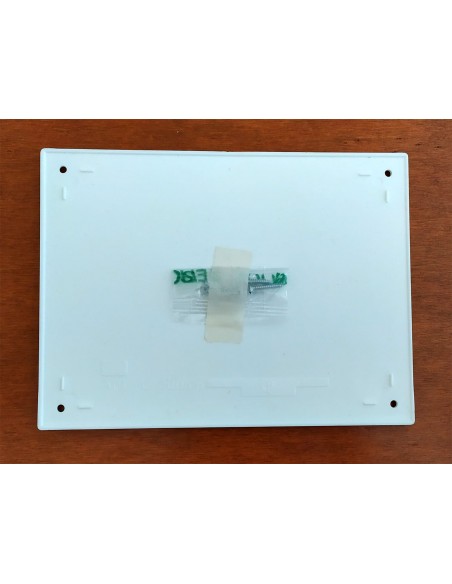 Coperchio-bianco-per-scatole-derivazione-incasso-200x150-2