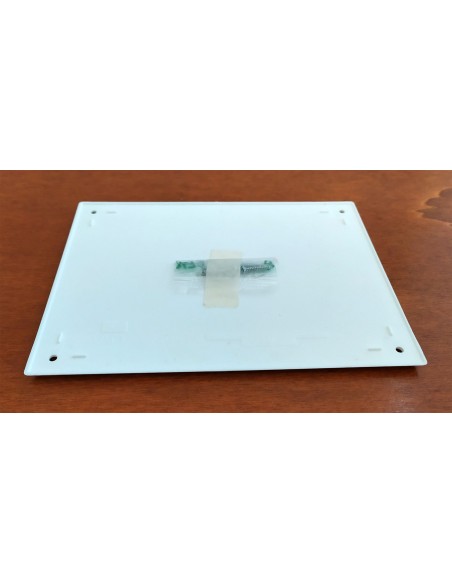 Coperchio-bianco-per-scatole-derivazione-incasso-200x150-3