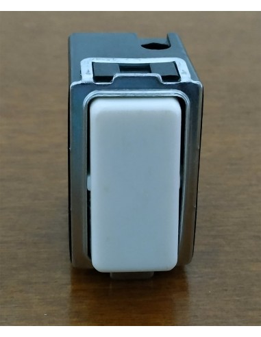 Interruttore-unipolare-Feb-compatibile-Bticino-Magic-10a-250V-1