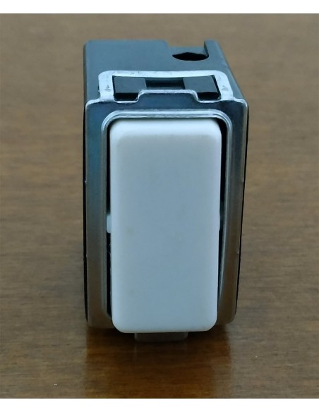 Interruttore-unipolare-Feb-compatibile-Bticino-Magic-10a-250V-1