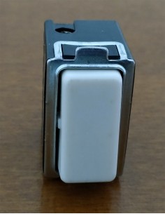 Interruttore-unipolare-Feb-compatibile-Bticino-Magic-10a-250V