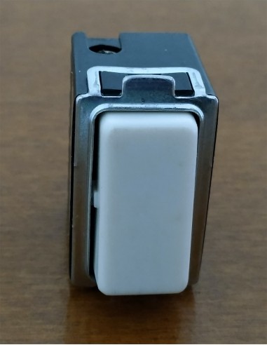 Interruttore-unipolare-Feb-compatibile-Bticino-Magic-10a-250V