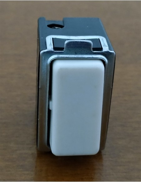 Interruttore-unipolare-Feb-compatibile-Bticino-Magic-10a-250V