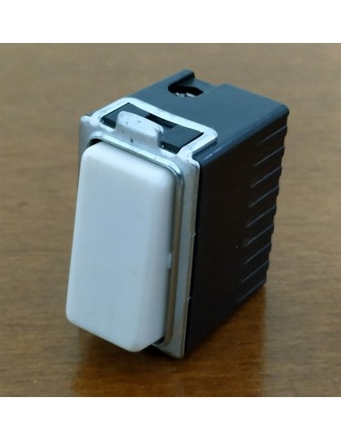 Interruttore-unipolare-Feb-compatibile-Bticino-Magic-10a-250V-3