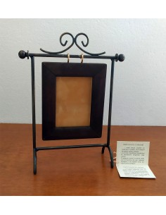 Cornice-portafoto-in-legno-arte-povera-su-supporto-metallico 2