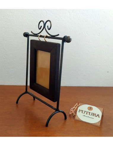 Cornice-portafoto-in-legno-arte-povera-su-supporto-metallico-2