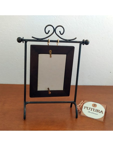 Cornice-portafoto-in-legno-arte-povera-su-supporto-metallico-4