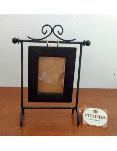 Cornice-portafoto-in-legno-arte-povera-su-supporto-metallico