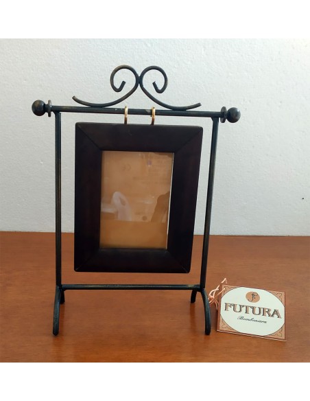 Cornice-portafoto-in-legno-arte-povera-su-supporto-metallico