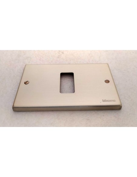 Placca-Bticino-1-posto-moduli-in-alluminio-serie-Magic-1