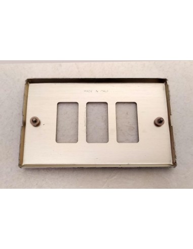 Placca-Feb-3-posti-moduli-in-alluminio-serie-magic-2