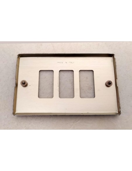 Placca-Feb-3-posti-moduli-in-alluminio-serie-magic-2