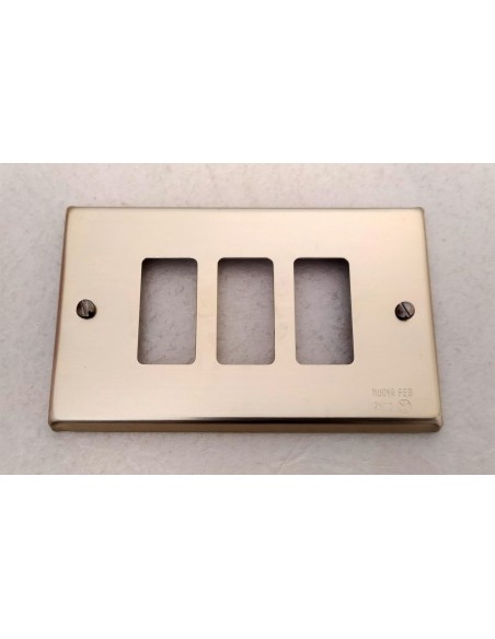 Placca-Feb-3-posti-moduli-in-alluminio-serie-magic