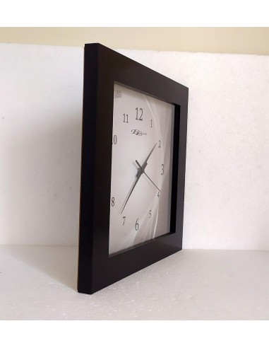 Orologio-quadrato-in-legno-venghe-nero-con-fondo-sfumato-3