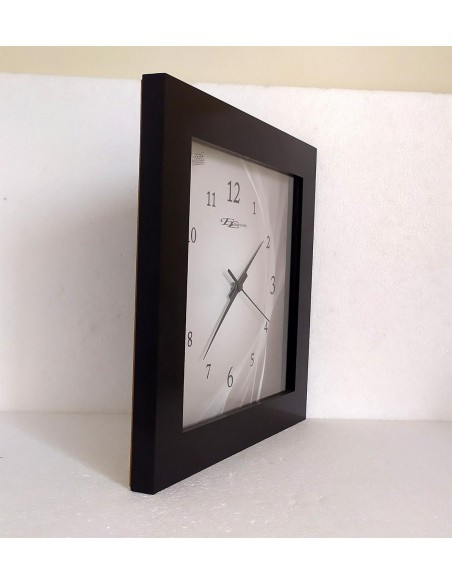 Orologio-quadrato-in-legno-venghe-nero-con-fondo-sfumato-3