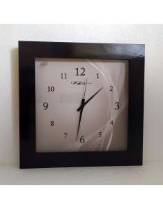 Orologio-quadrato-in-legno-venghe-nero-con-fondo-sfumato