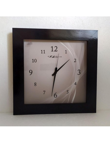 Orologio-quadrato-in-legno-venghe-nero-con-fondo-sfumato