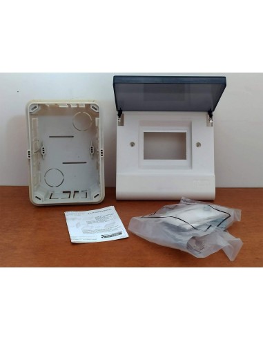 Centralino-da-incasso-Lucasystem-4-moduli-con-portello-fumè-IP40-2