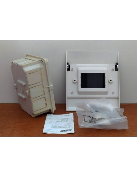 Centralino-da-incasso-Lucasystem-4-moduli-con-portello-fumè-IP40-3