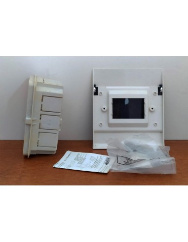 Centralino-da-incasso-Lucasystem-4-moduli-con-portello-fumè-IP40-5