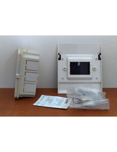 Centralino-da-incasso-Lucasystem-4-moduli-con-portello-fumè-IP40-5