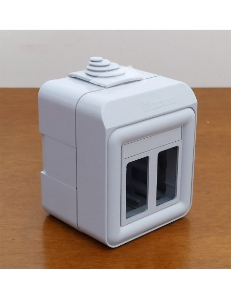 Cassetta-custodia-da-parete-idrobox-Bticino-Magic-2-posti-1