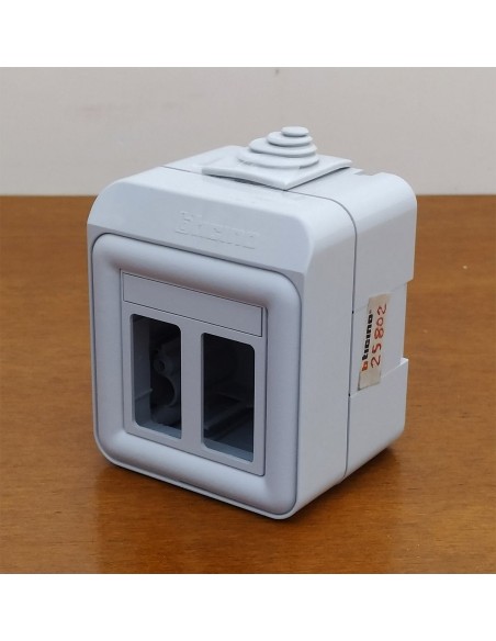 Cassetta-custodia-da-parete-idrobox-Bticino-Magic-2-posti